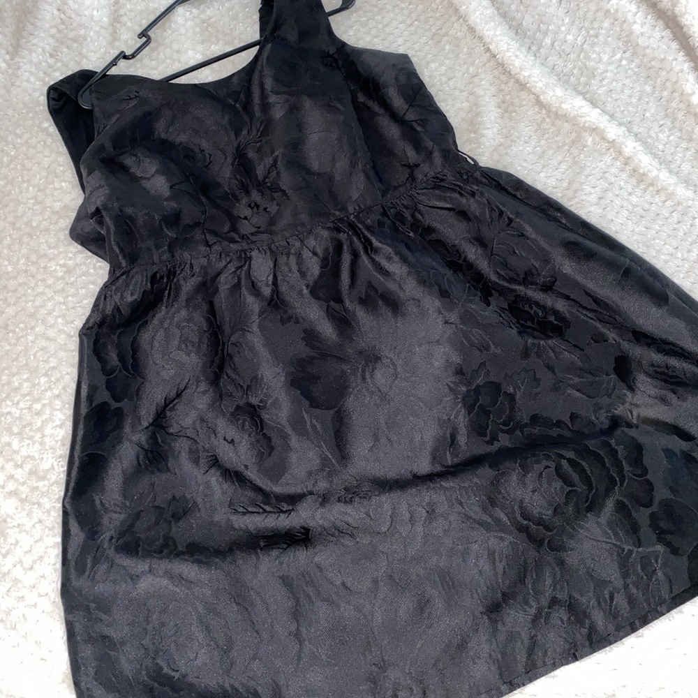 Super cute black dress